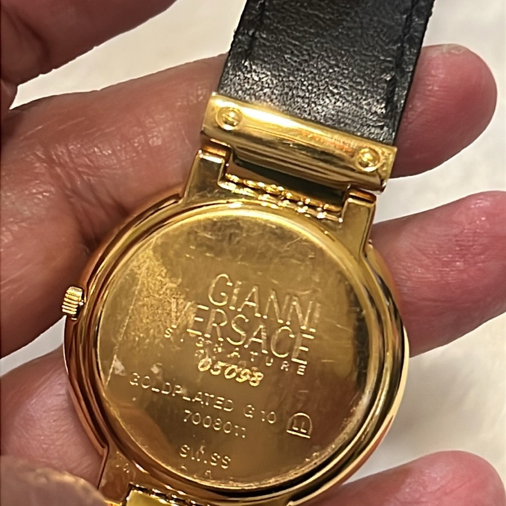 Gianni Versace vintage gold plated Swiss watch - Picture 7 of 10